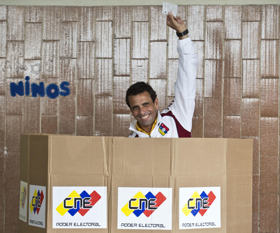 Henrique Capriles votando en Caracas este domingo