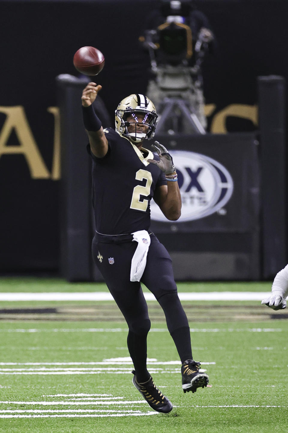 New Orleans Saints quarterback Jameis Winston (2) throws downfield to a receiver in an NFL game against the San Francisco 49ers, Sunday, Nov. 15, 2020 in New Orleans. The Saints defeated the 49ers 27-13. (Margaret Bowles via AP)