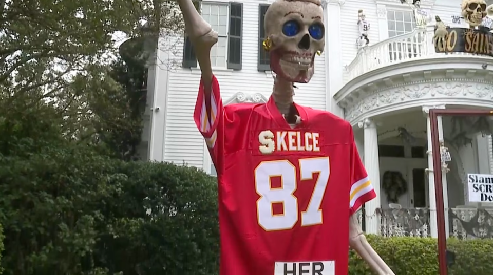 One skeleton is dressed as Swift’s boyfriend, Travis Kelce (WGNO)