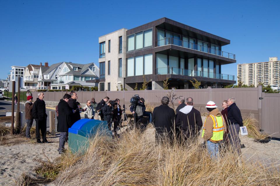 Congressman Frank Pallone, Jr. (NJ-06) announces the Army Corps of Engineers will begin beach replenishment in Elberon around January 1, 2023 during a press conference at the Plaza Court beach access point in Long Branch, NJ Tuesday, December 20, 2022. 