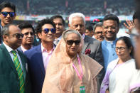 Bangladesh's Prime Minister Sheikh Hasina (C) speaks as West Bengal Chief Minister Mamata Banerjee (R) and former Indian cricketer Sachin Tendulkar (4th L) watch before the start of the first day of the second Test cricket match of a two-match series between India and Bangladesh at The Eden Gardens cricket stadium in Kolkata on November 22, 2019. (Photo by Dibyangshu SARKAR / AFP) / IMAGE RESTRICTED TO EDITORIAL USE - STRICTLY NO COMMERCIAL USE