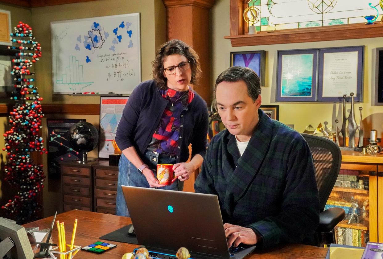 Jim Parsons and Mayim Bialik Reunite As Big Bang s Sheldon and Amy in Young Sheldon Finale Photos 785