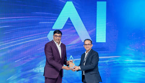 Vikram Sinha, president director and CEO of Indosat Ooredoo Hutchison and Senthil Ramani, senior managing director and global Data & AI lead at Accenture on stage at the Banking AI Day event in Jakarta. (Photo: Business Wire)