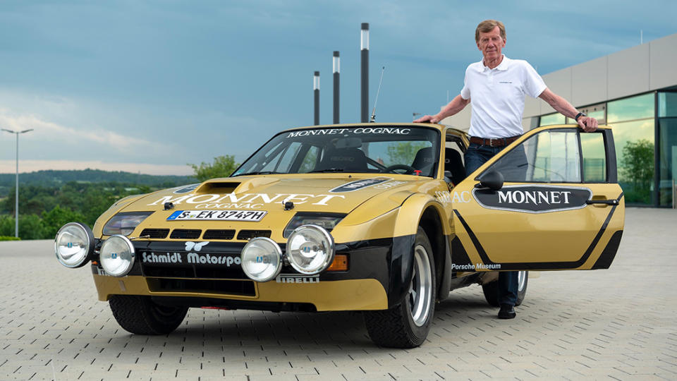 Porsche Heritage暨博物館部門為傳奇車手Walter Röhrl復刻翻新了黑金塗裝的924 Carrera GTS「Monnet」。（圖片來源/ Porsche）