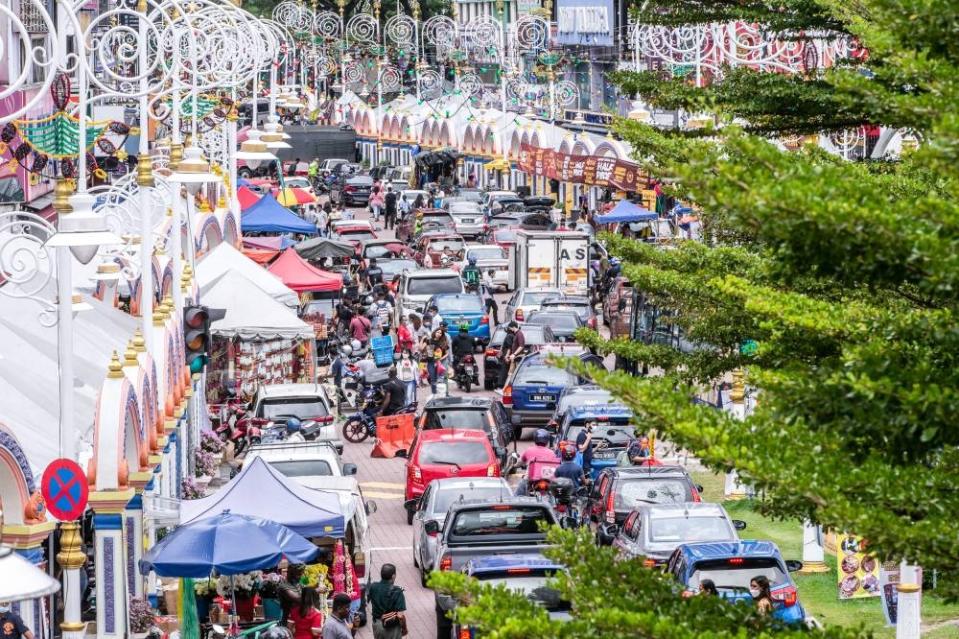 People shop in preparation for the Deepavali celebration tomorrow in Brickfields October 23, 2022. — Picture by Hari Anggara