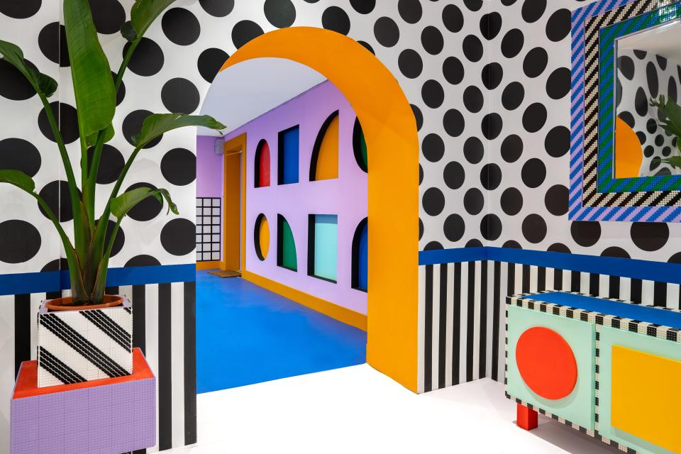 Eight passionate AFOLs (Adult Fans of LEGO building) helped dot the more than 150 square meters of detailed interior design, including everything from rugs and artwork on the walls to plant pots and kitchen elements.