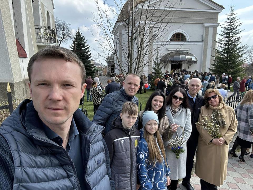 (L) The head of All For Victory charity, Hennadiy Vaskiv, and the owner of IC Construction, Marta Luta (in the middle), pose for a picture together during the Palm Sunday service on April 9, 2023. (Credit: Facebook account of Vaskiv)