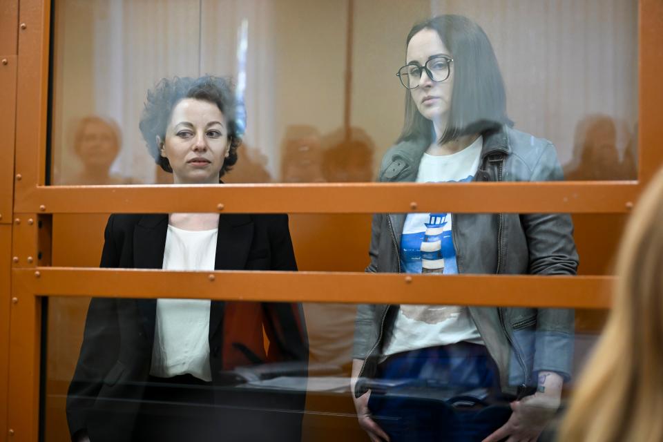 Theater director Zhenya Berkovich, left, and playwright Svetlana Petriychuk are seen in a glass cage prior to a hearing in a court in Moscow, Russia, Monday, 20 May 2024 (AP)