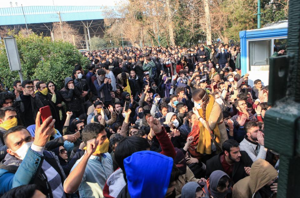 Iranian students protest at the University of Tehran on Dec. 30.&nbsp; (Photo: STR via Getty Images)