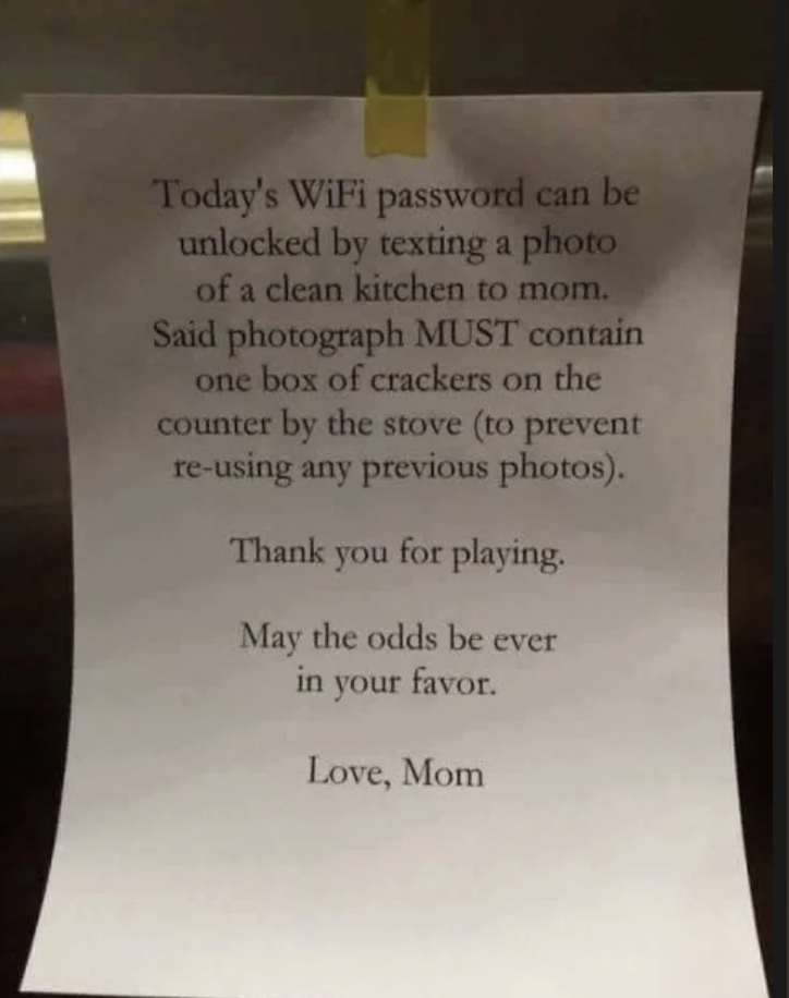 Nota de la mama care subliniază parola WiFi este deblocată trimițându-i o fotografie curată din bucătărie