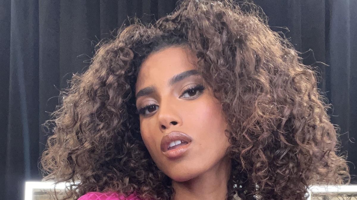 Victoria's Secret model Imaan Hammam wows in brand's Valentine's Day  collection