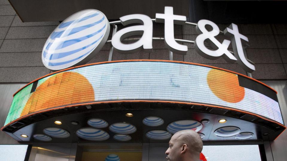 PHOTO: A man walks past the AT&T store in New York's Times Square, June 17, 2015. (Brendan McDermid/Reuters, FILE)