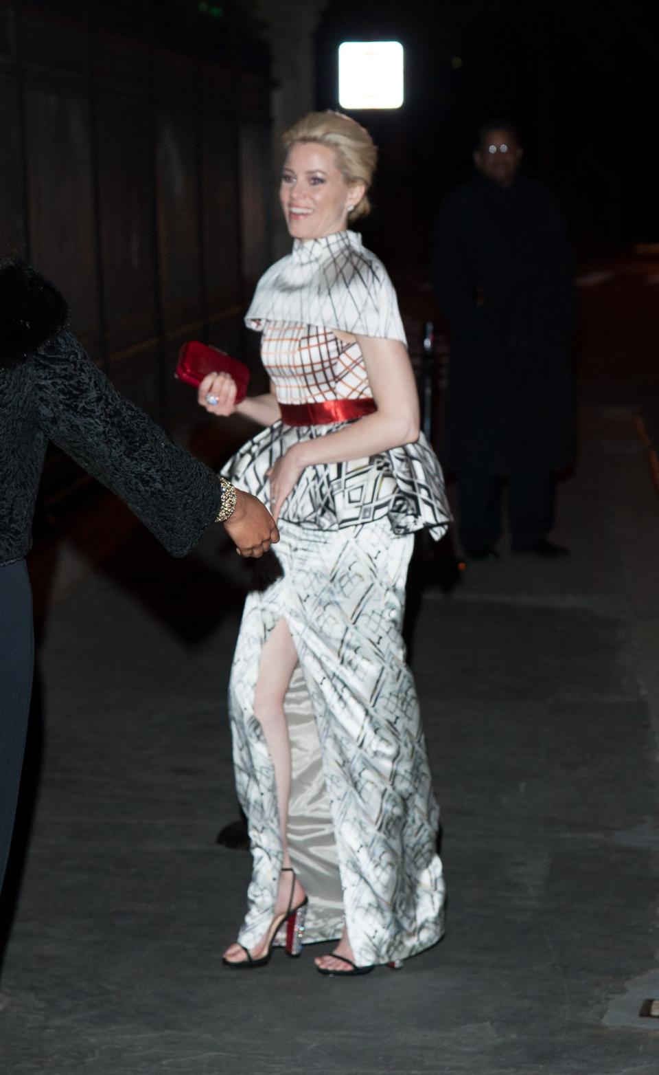 <b>Elizabeth Banks en Mary Katrantzou </b><p> Un mix d'imprimés et une coupe étranges, n'est-ce pas ?</p>