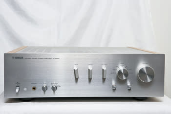 ● 同廠推出的A-S2000立體聲擴音機，同樣設有XLR平衡式輸入，$12,800。