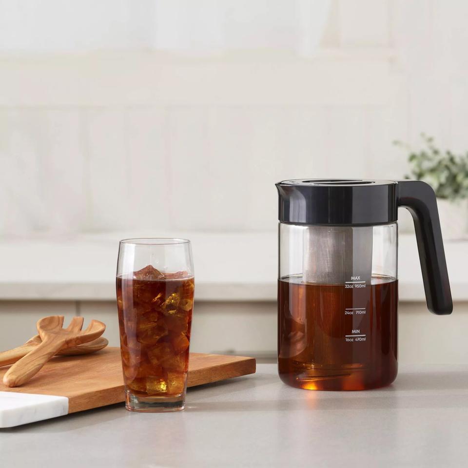 The glass pitcher with cold brew inside