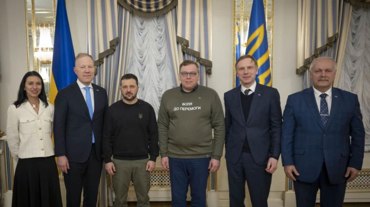 Volodymyr Zelenskyy with the delegation of the Estonian Parliament. Photo: Office of the President of Ukraine