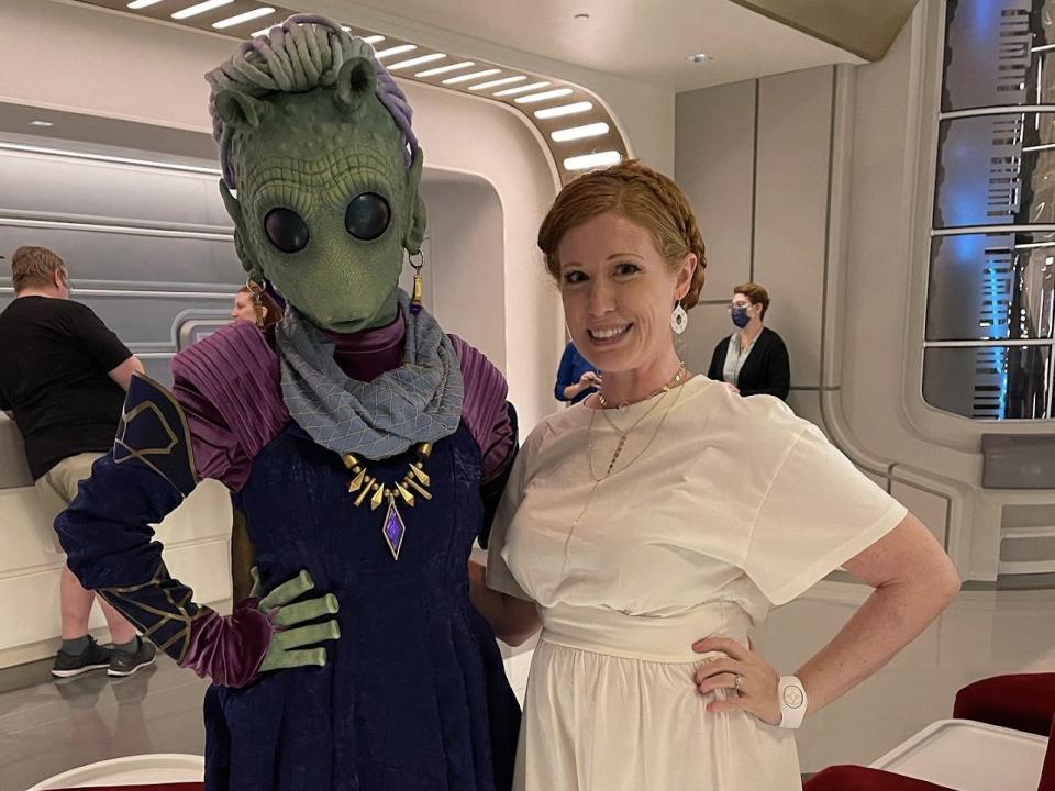 the writer posing with one of the characters from Star Wars Starcruiser experience