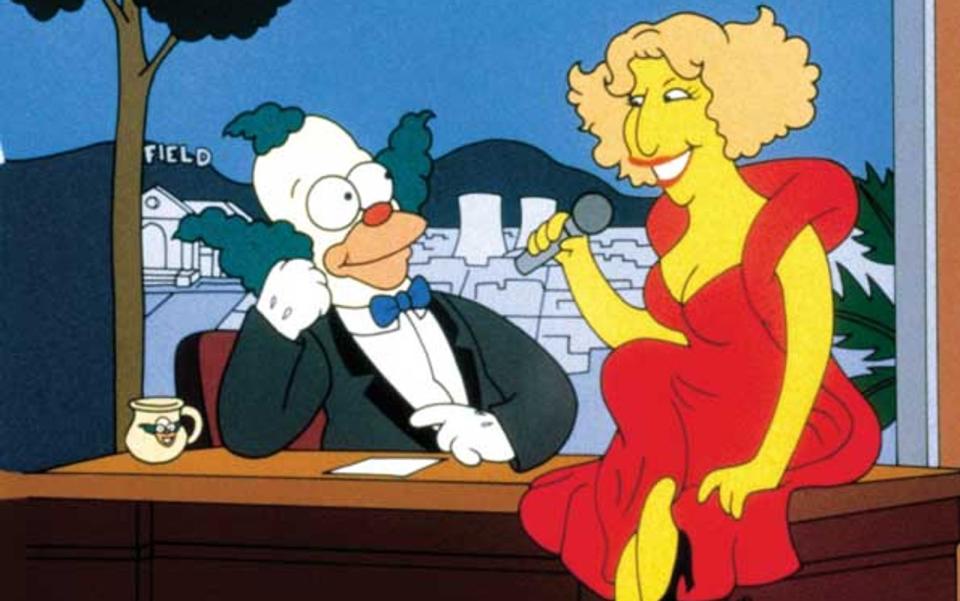 Seine TV-Show wird abgesetzt, um seiner Karriere zu retten, überzeugen Bart und Lisa eine ganze Reihe von Stars, gemeinsam mit Krusty, dem Clown, in einem Comeback-Special aufzutreten: In der Folge "Krusty, der TV-Star" sind Bette Midler (Bild), US-Talkshow-Legende Johnny Carson, "Playboy"-Gründer Hugh Hefner, "Beverly Hills, 90210"-Star Luke Perry und die Red Hot Chili Peppers zu Gast. (Bild: 20th Century Fox Home Entertainment)