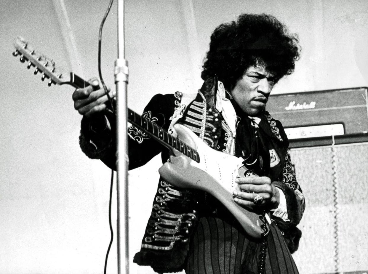 Jimi Hendrix sur scène à Stockholm, en 1967.  - AFP