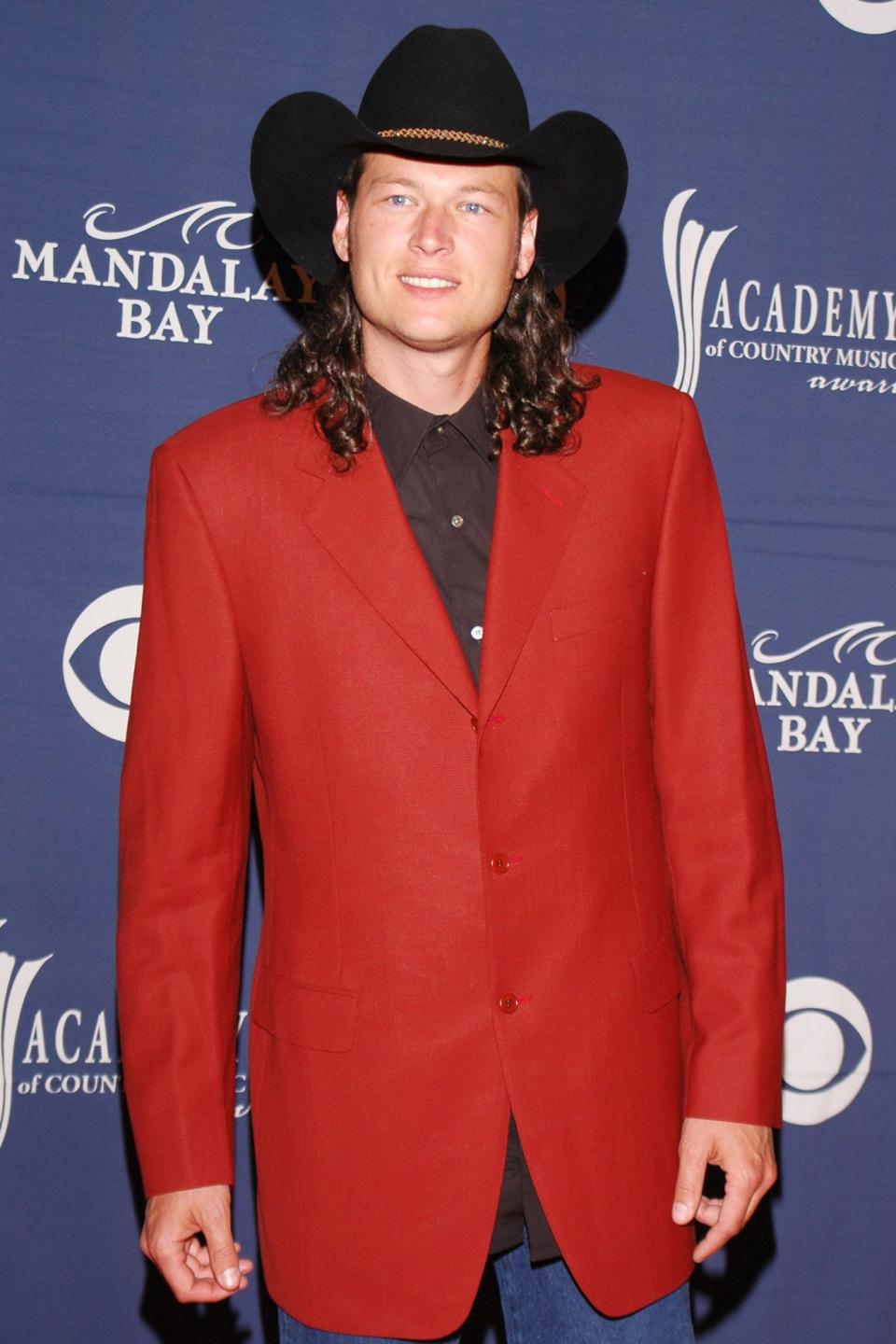 <p>Shelton, whose song "Nobody But You" with fiancée Gwen Stefani earned a nod, wore a red blazer, black cowboy hat and long, curly locks to the carpet in 2005.</p>