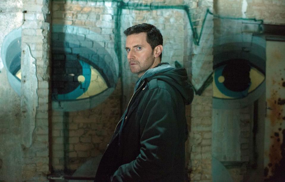 Berlin Station, Staffel 1, 10. November, One