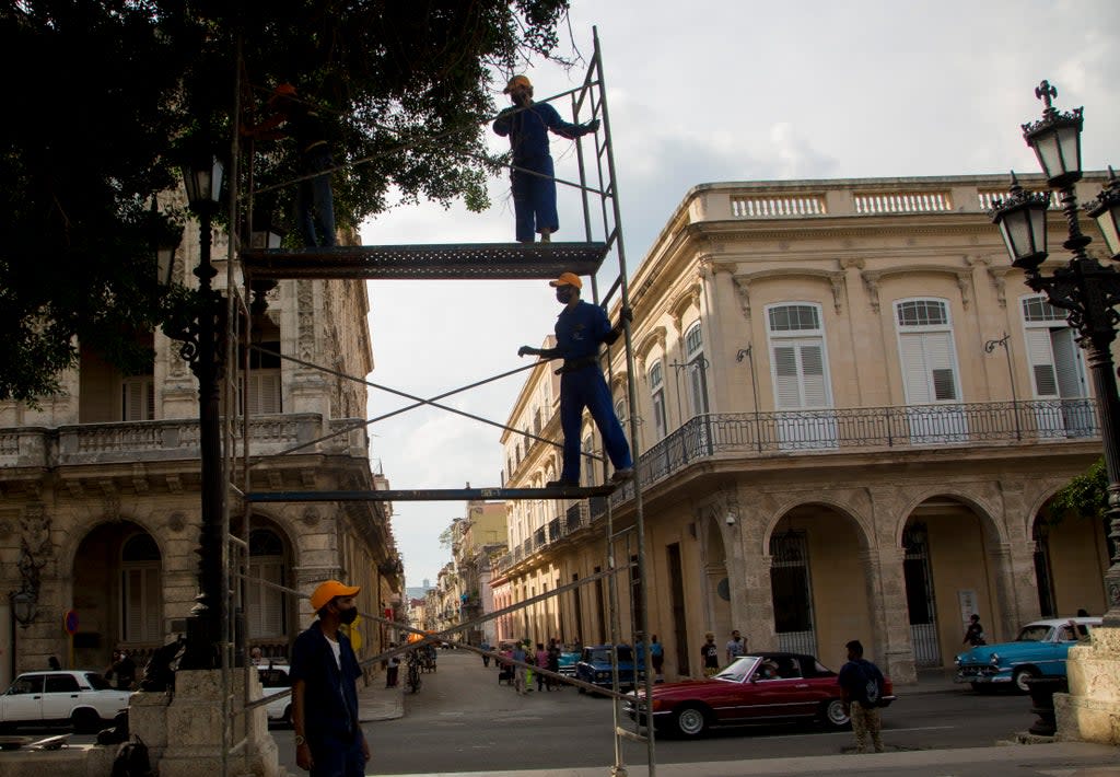 CUBA-CONTRATISTAS (AP)