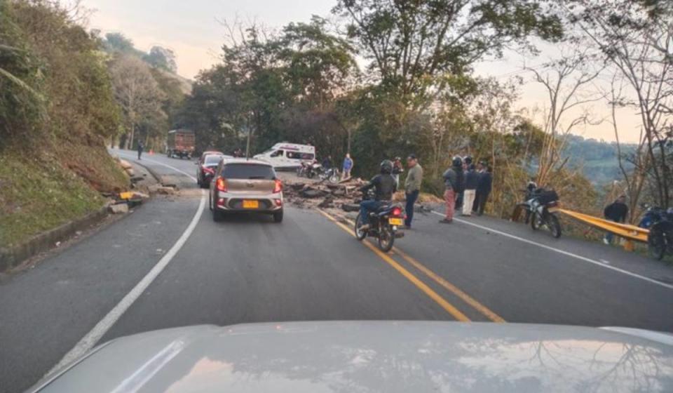 Un nuevo atentado en el Cauca en la vía Panamericana con explosivos. Foto: tomada de la cuenta de X de @MinTransporteCo