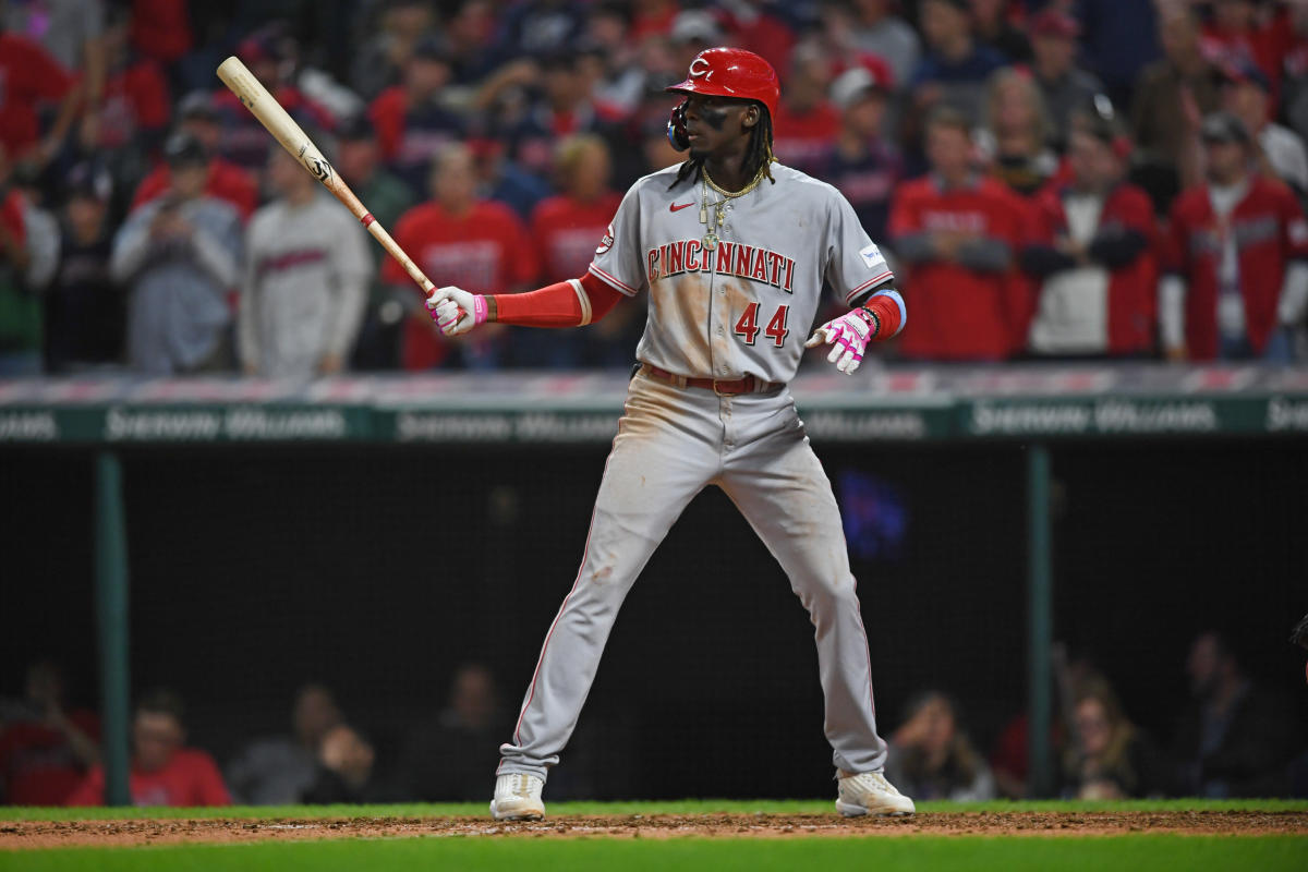 La bola de falta de Elly De La Cruz frente a Hunter Greene rompe la ventana de la camioneta de Greene durante la práctica de los Rojos