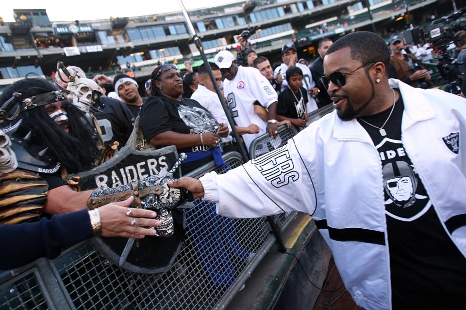 OAKLAND, CA – SEPTEMBER 14: Actor Ice Cube greets fans of the Oakland Raiders prior to the Raiders playing against the San Diego Chargers on September 14, 2009 at the Oakland-Alameda County Coliseum in Oakland, California. (Photo by (Ezra Shaw/Getty Images)