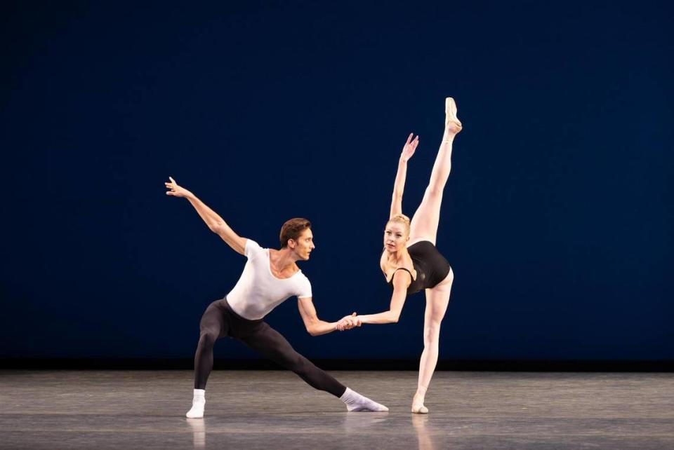 Stanislav Olshanskyi y Dawn Atkins in “Agon”, coreografía de George Balanchine. 