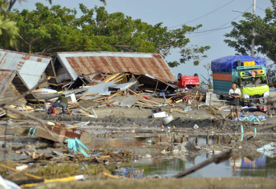 A man stands amid the damage caused by a tsunami in Palu, Central Sulawesi, Indonesia, Saturday, Sept. 29, 2018. A powerful earthquake rocked the Indonesian island of Sulawesi on Friday, triggering a 3-meter-tall (10-foot-tall) tsunami that an official said swept away houses in at least two cities. (AP Photo)