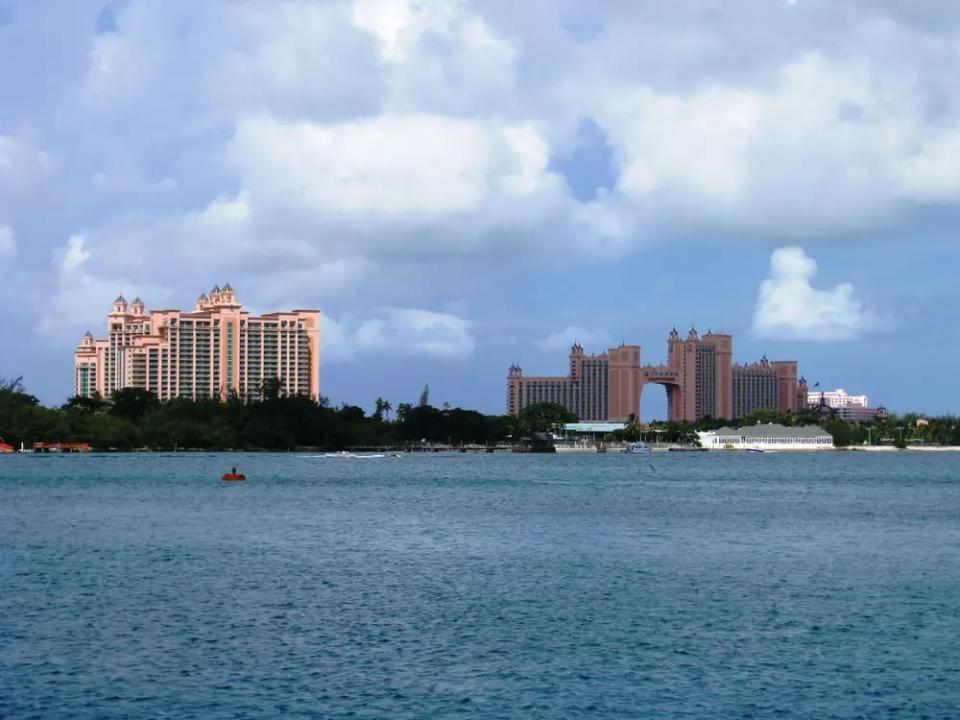 Viele Menschen kommen nach Nassau, um die Atlantis zu besuchen. - Copyright: Sharon Waugh