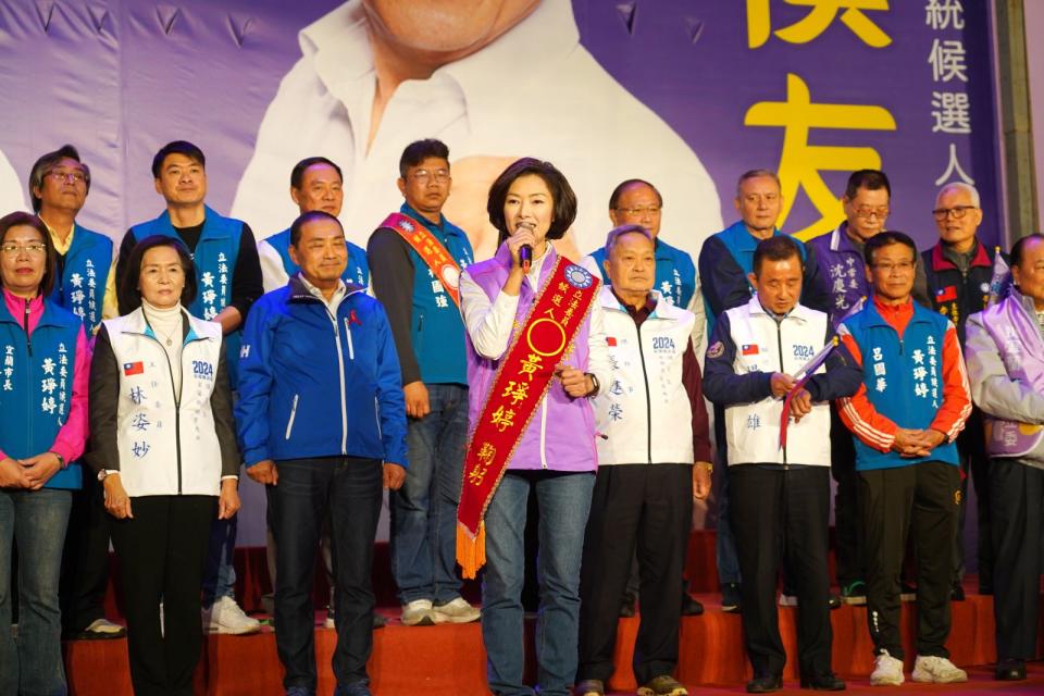 國民黨宜蘭立委候選人黃琤婷喊出爭取300億宜蘭建設基金，讓宜蘭建設不停歇。林泊志攝​​​​​