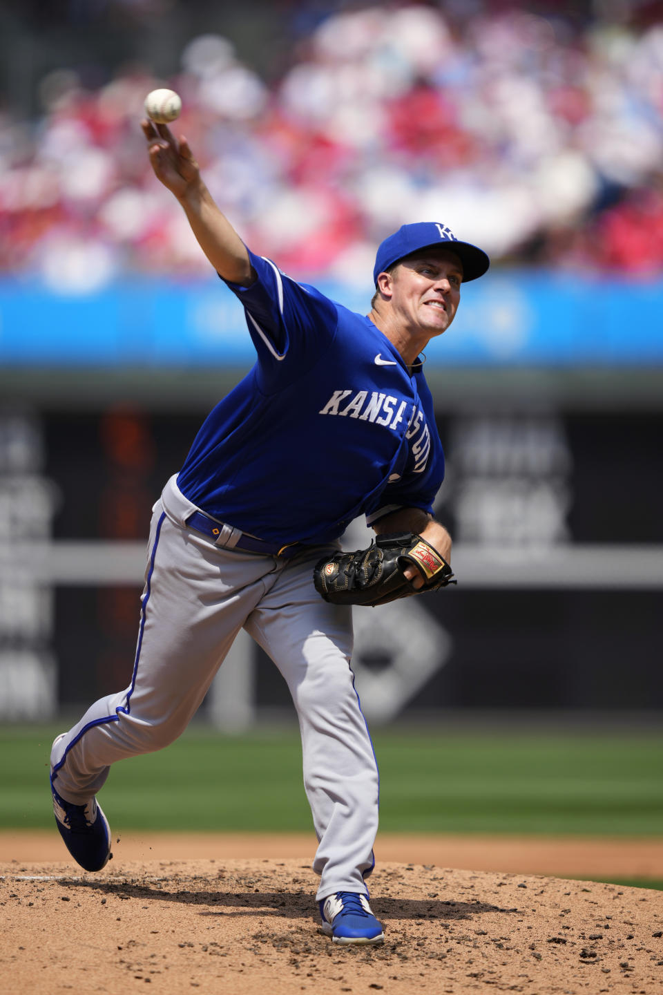 Kansas City Royals' Zack Greinke pitches during the second inning of a baseball game against the Philadelphia Phillies, Sunday, Aug. 6, 2023, in Philadelphia. (AP Photo/Matt Slocum)