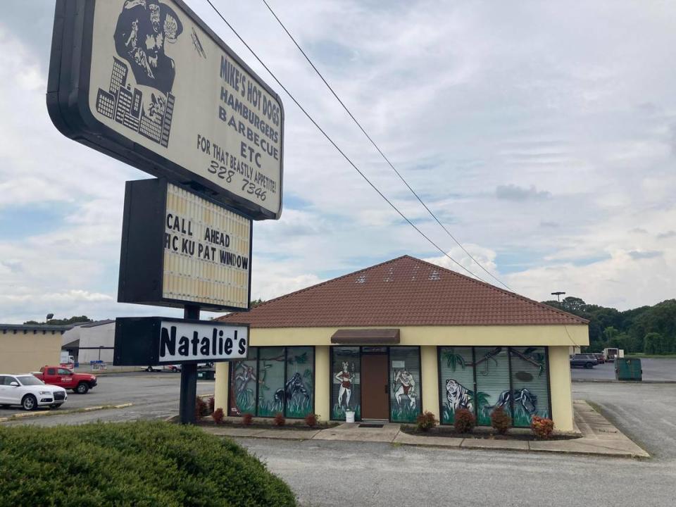 Mike’s Hot Dogs & Hamburgers closes in Warner Robins after 35 years in business.