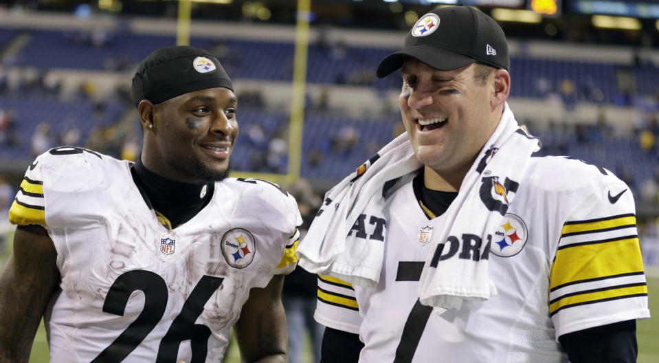 Ben Roethlisberger, pictured with Le’Veon Bell in happier times in 2016, is still awaiting a text reply from his former teammate. (AP)