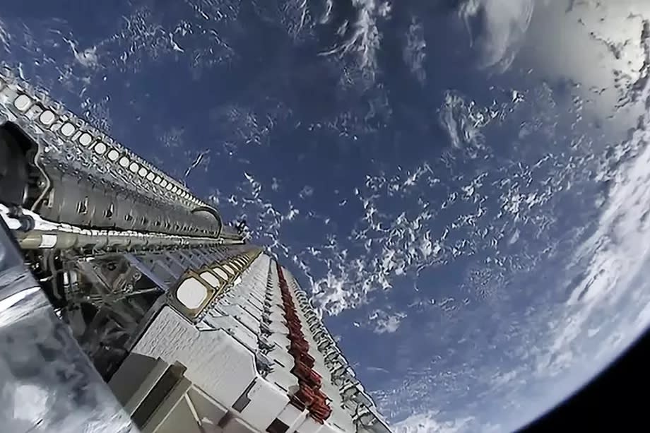 SpaceX旗下的星鏈網路在印度成立子公司。圖為星鏈網路使用的衛星。   圖：翻攝自SpaceX