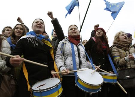 Ukranian students march as they take part in rally in support of EU integration in Kiev, November 26, 2013. REUTERS/Vasily Fedosenko