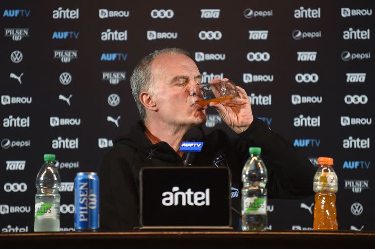 Marcelo Bielsa, durante la conferencia de prensa que ofreció el viernes en el Centenario de Montevideo