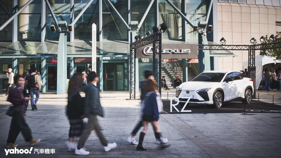 2023 Lexus RZ450e