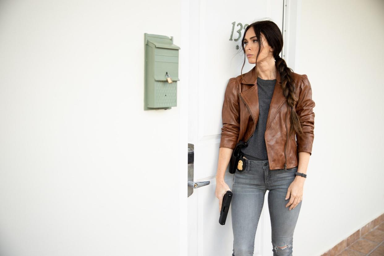 Fox plays FBI agent Rebecca Lombardi in 'Midnight in the Switchgrass' (Photo: Courtesy of Lionsgate)