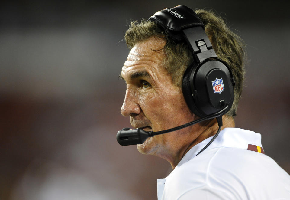 Mike Shanahan and Broncos GM John Elway reportedly talked about Shanahan returning to coach the Broncos in 2018. (AP)