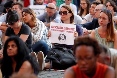 People demonstrate in support of French quadriplegic Vincent Lambert in Paris