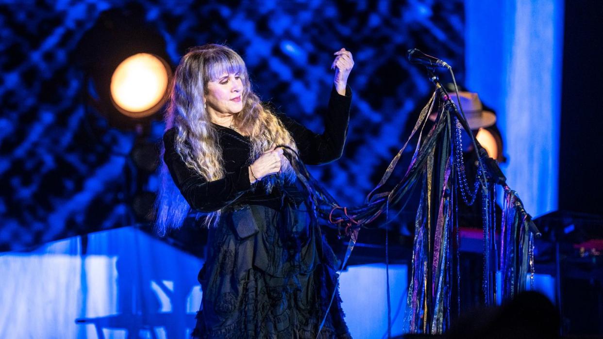 stevie nicks on stage