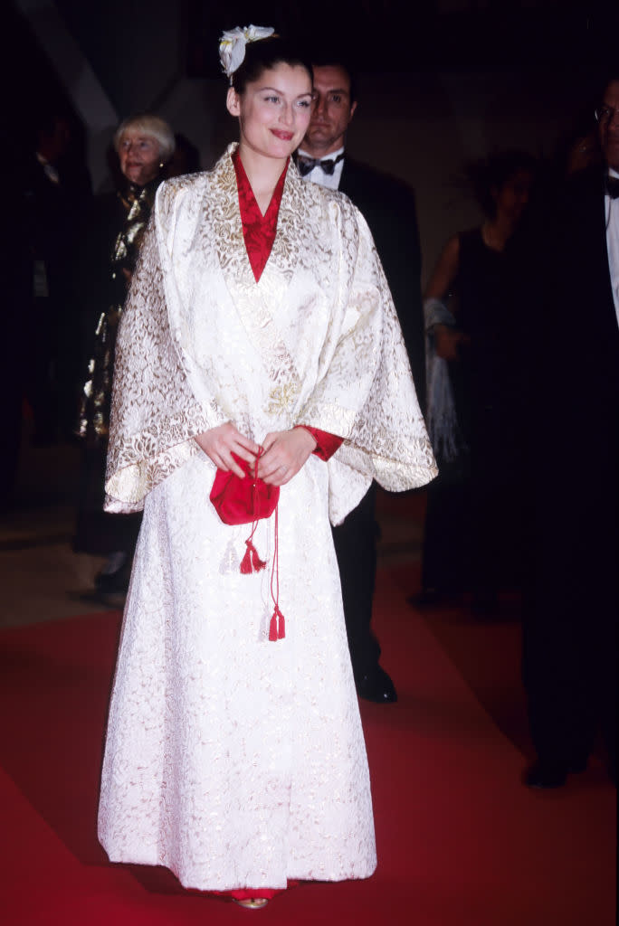 Laetitia Casta at the 2001 Cannes Film Festival, baby bumps, red carpet, maternity, kimono