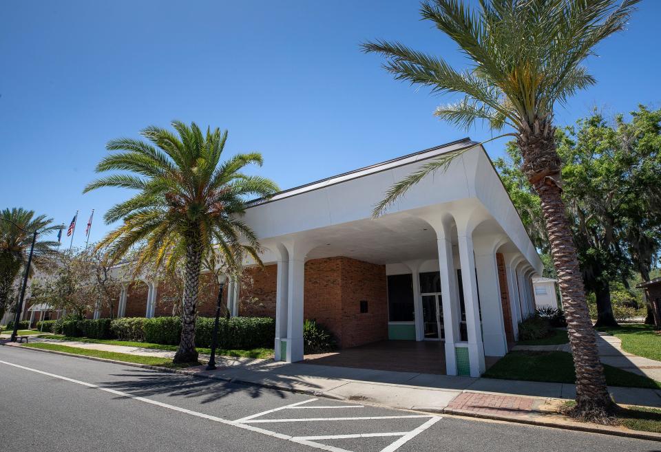 Auburndale's Community Redevelopment Agency plans to sell the Civic Center and other buildings on West Park Street for redevelopment. A contractor will soon begin work on construction of a larger civic center at Lake Ariana Park.