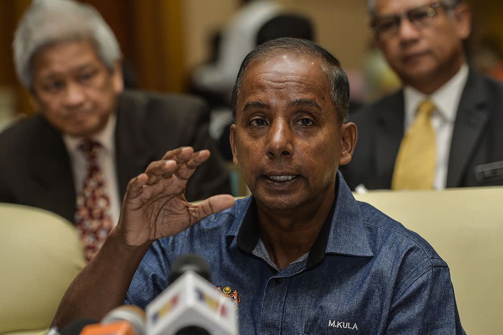 On August 16, Dr Zakir had lodged a police report against Human Resources Minister M. Kulasegaran (pic), former ambassador Dennis Ignatius, Penang deputy chief minister II P. Ramasamy, Bagan Dalam assemblyman Satees Muniandy and Klang MP Charles Santiago.― Picture by Miera Zulyana