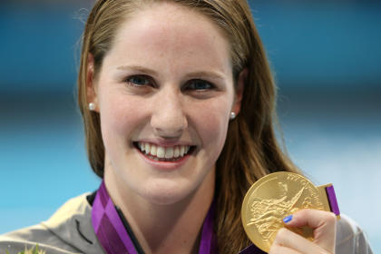 Missy Franklin with her gold medal (Getty Images)