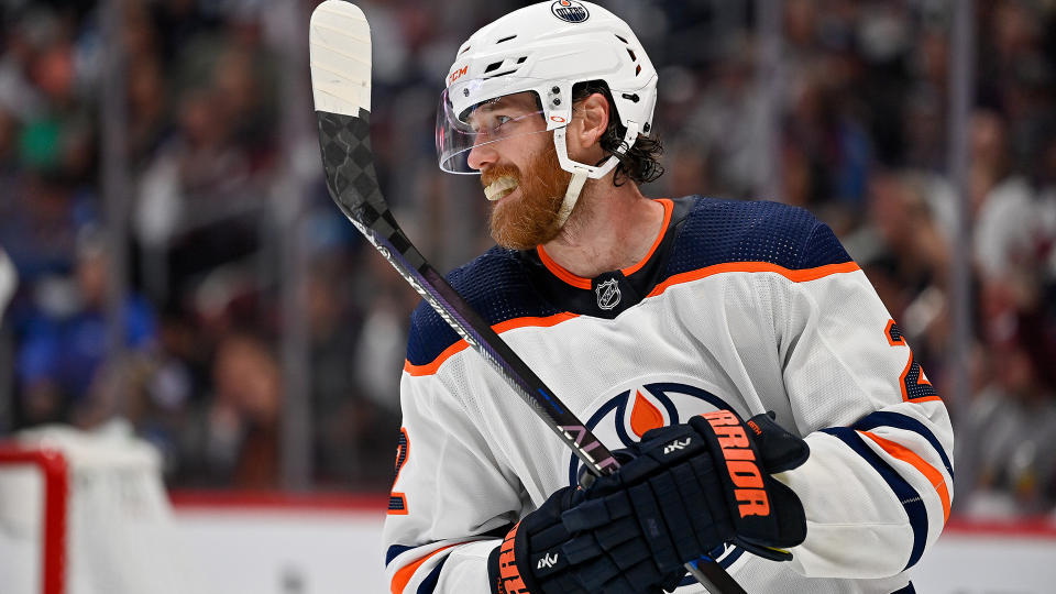 By hanging up his skates, Duncan Keith would give the Oilers plenty of wiggle room under the cap. (Photo by Dustin Bradford/Icon Sportswire via Getty Images)