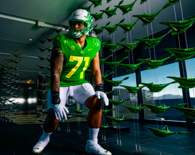 Oregon Football: Oregon Releases Flashy White Uniform Combination